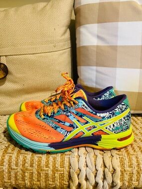 Women’s Asics Gel Noosa Tri 10 T580N Neon Multicolored  Running Shoes Size 8.5